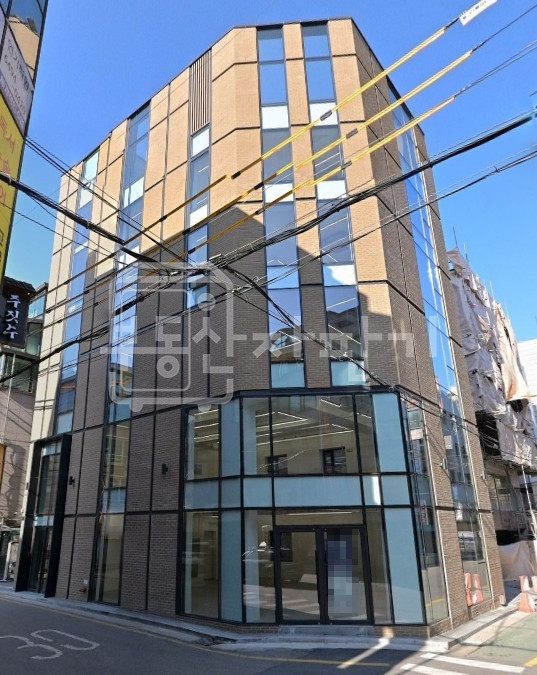 서울 강남구 신사동 무권리, 압구정역 도보 8분, 역세권, 5층 임대 월세 매물번호 32951 사진 1