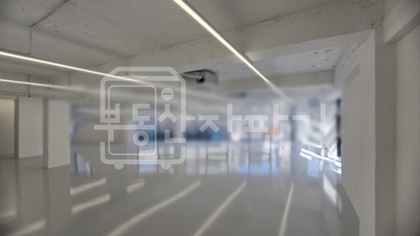 서울 강남구 논현동 강남구청역 도보 7분 코너건물 이면도로, 2층 리모델링 후 첫 입주 월세 매물번호 33032 사진 4