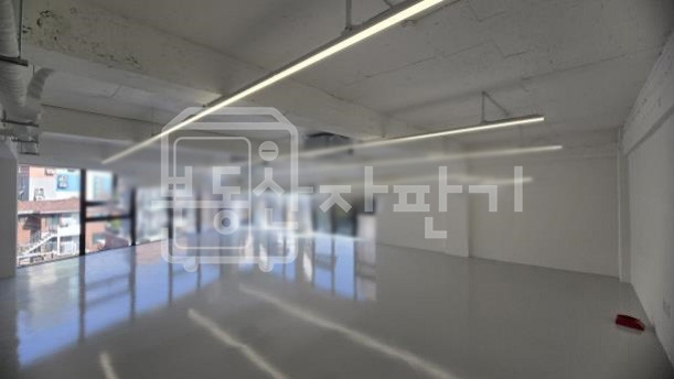 서울 강남구 논현동 강남구청역 도보 7분 코너건물 이면도로, 2층 리모델링 후 첫 입주 월세 매물번호 33032 사진 6