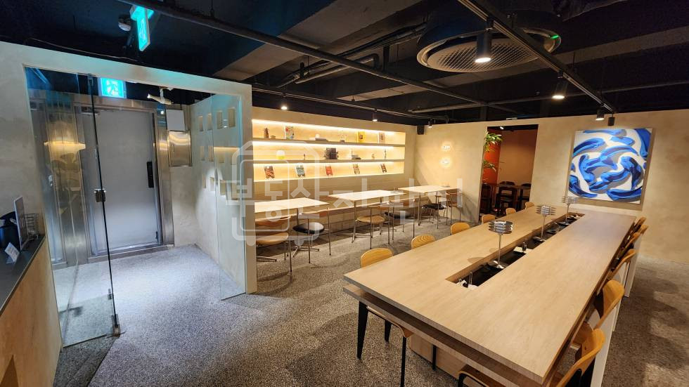 서울 강남구 논현동 도산공원 사거리 인근 A급 인테리어 지하 2층 임대 월세 매물번호 32531 사진 1