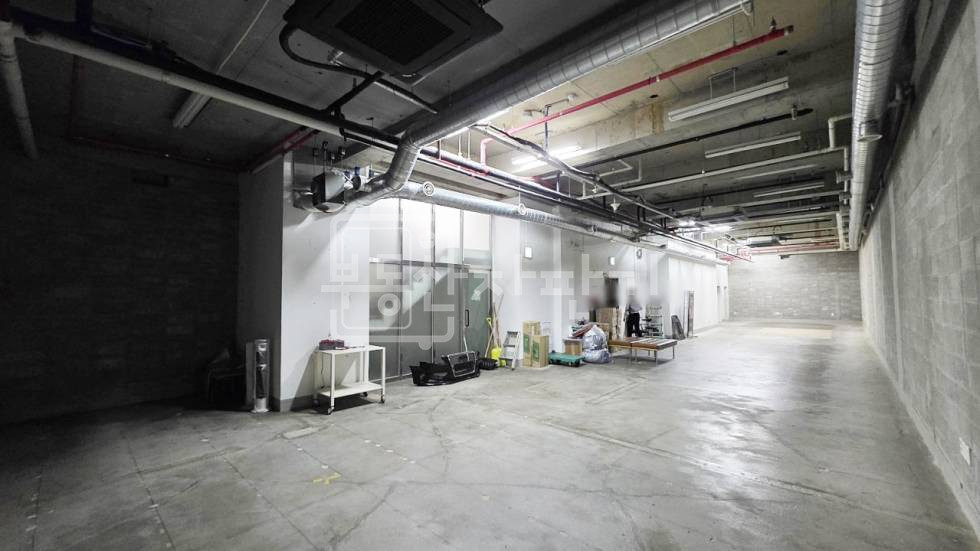 서울 강남구 논현동 무권리, 학동역 2분, 초역세권, 층고높은 지하 2층 임대 월세 매물번호 33047 사진 1