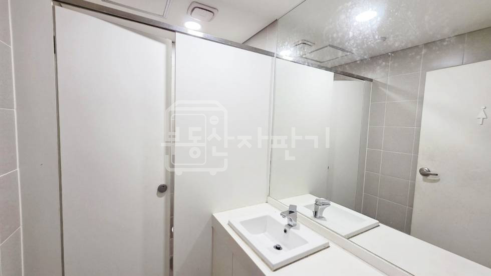 서울 강남구 논현동 무권리, 학동역 2분, 초역세권, 층고높은 지하 2층 임대 월세 매물번호 33047 사진 9