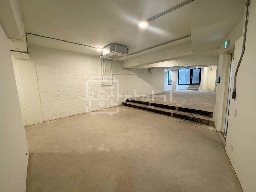 서울 강남구 청담동 무권리, 신축, 압구정로데오역 도보6분, 지하1층 임대 월세 매물번호 33061 사진 1