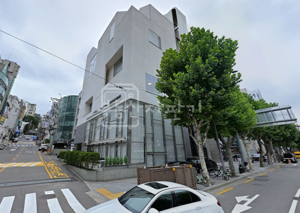 서울 강남구 청담동 대로변 코너건물, 압구정로데오역, 3층 임대 월세 매물번호 33076 사진 1
