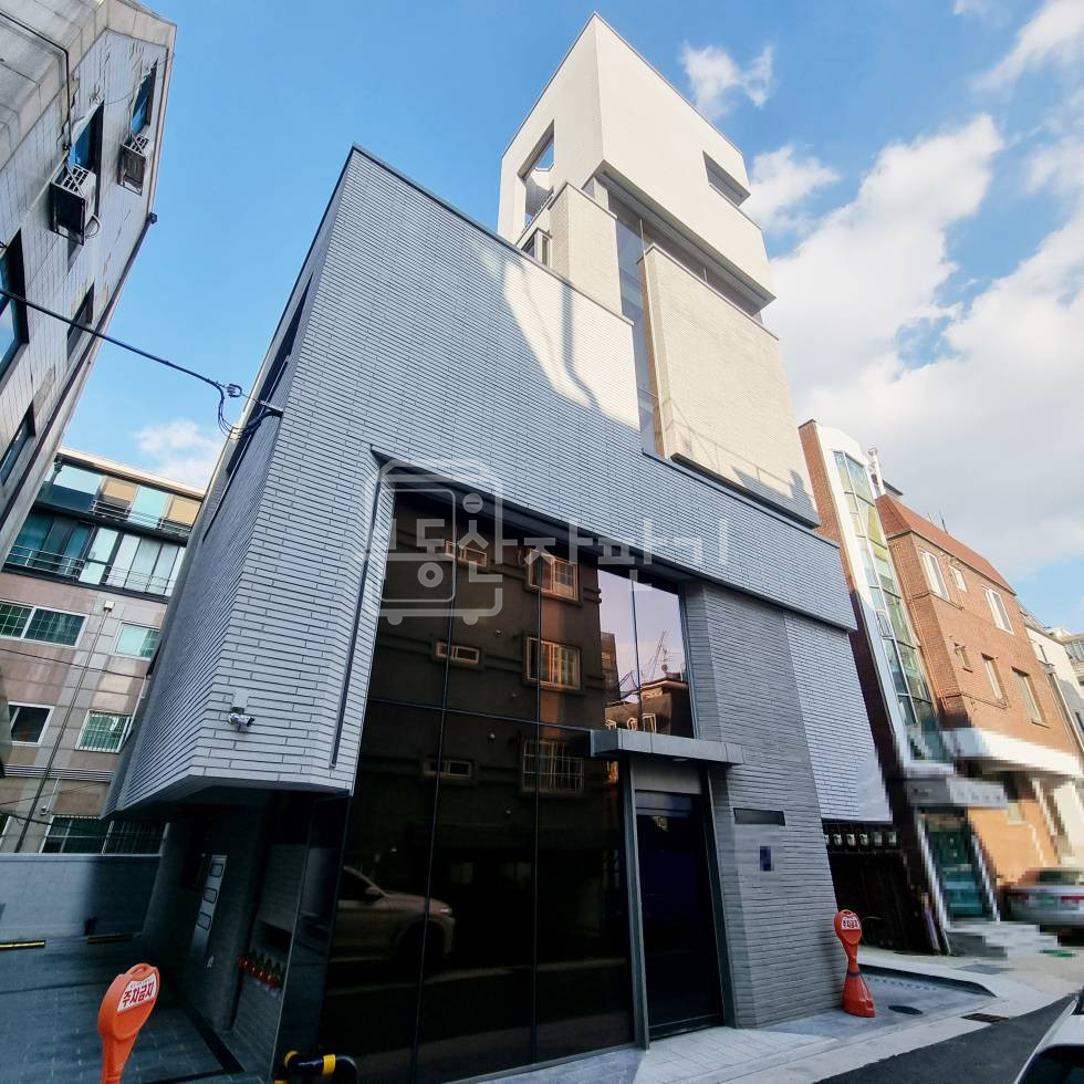 서울 강남구 신사동 압구정역 도보 9분 역세권 이면도로 2층 신축 첫 입주 월세 매물번호 33264 사진 2
