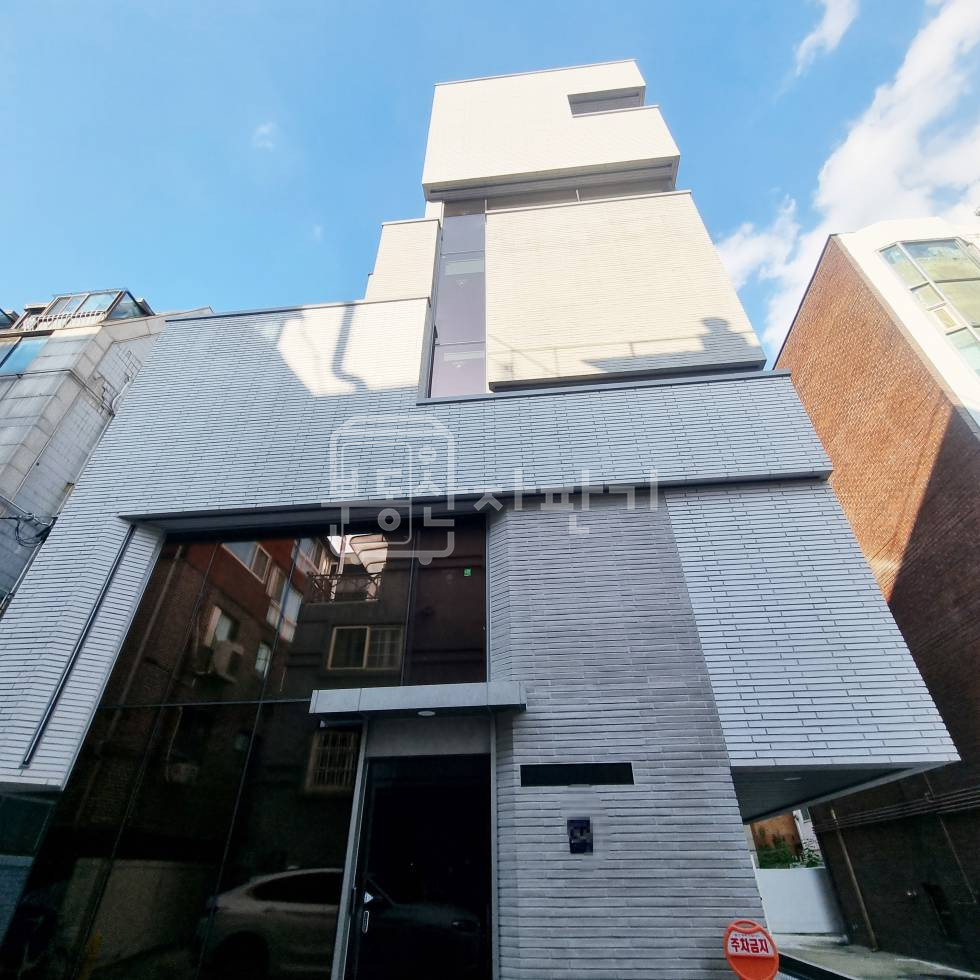 서울 강남구 신사동 압구정역 도보 9분 역세권 이면도로 2층 신축 첫 입주 월세 매물번호 33264 사진 3