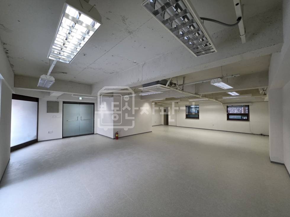 서울 강남구 논현동 무권리금, 선정릉역 도보 7분, 역세권, 1층 임대 일부 월세 매물번호 33275 사진 1