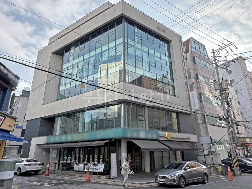 서울 강남구 논현동 테라스 , 주차무료 2대, 을지병원 인근, 코너건물 5층 임대 월세 매물번호 33318 사진 1