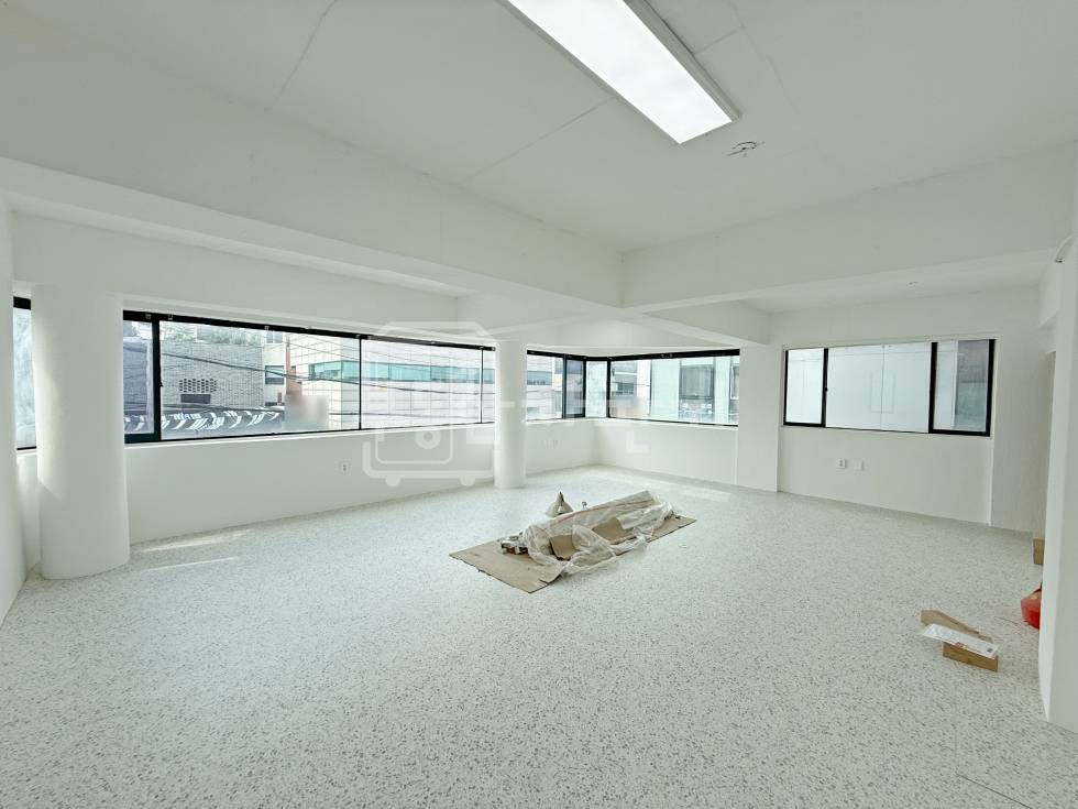 서울 강남구 신사동 무권리, 압구정역 10분, 역세권, 2층 임대 월세 매물번호 31537 사진 1