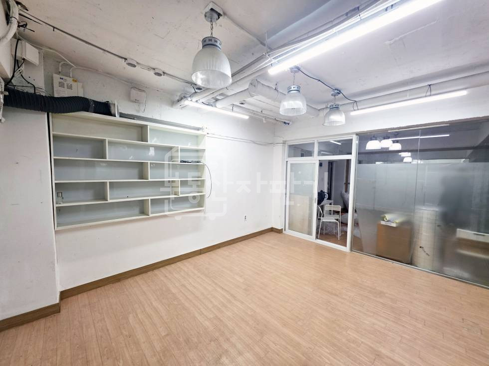 서울 강남구 신사동 무권리, 압구정역 9분, 역세권, 지하1층 일부 임대 월세 매물번호 33400 사진 4