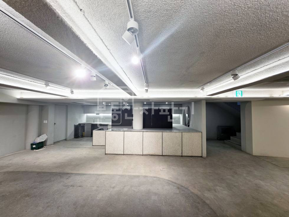 서울 강남구 신사동 무권리, 신사역 9분, 역세권, 지하1층 임대 월세 매물번호 33418 사진 3