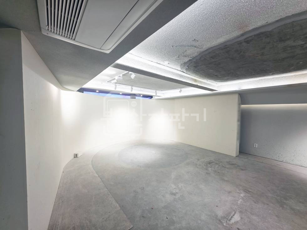 서울 강남구 신사동 무권리, 신사역 9분, 역세권, 지하1층 임대 월세 매물번호 33418 사진 5