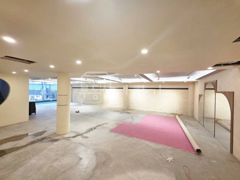 서울 강남구 신사동 무권리, 신사역 9분, 역세권, 1층 임대 월세 매물번호 33421 사진 4