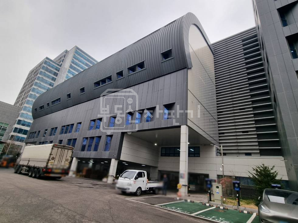 서울 영등포구 당산동4가 무권리, 당산역 도보 10분, 역세권, 6층 임대 월세 매물번호 33452 사진 1