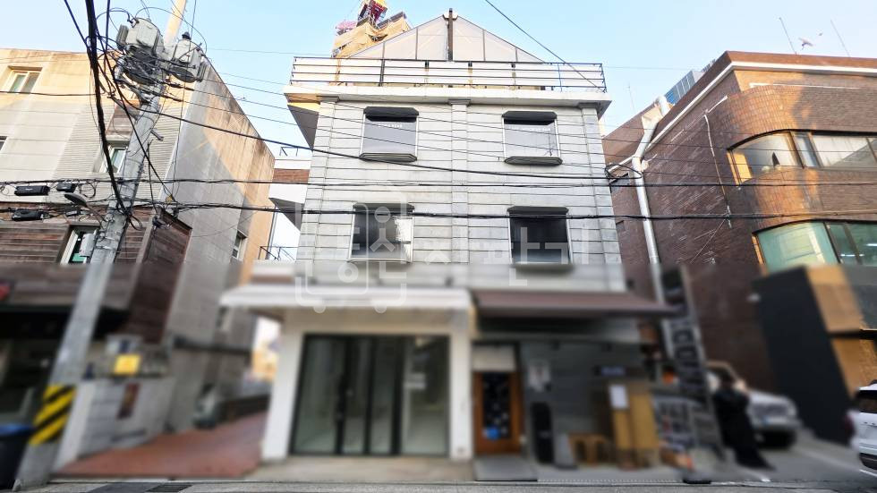 서울 강남구 신사동 무권리, 역 분, 역세권, 1층 임대 월세 매물번호 33262 사진 1