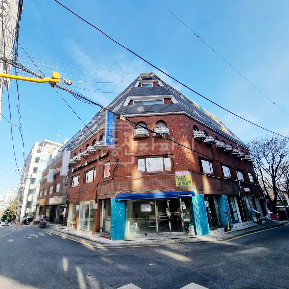 서울 서초구 서초동 남부터미널역 도보 7분 역세권 코너건물 무권리 1층 임대 월세 매물번호 33499 사진 1