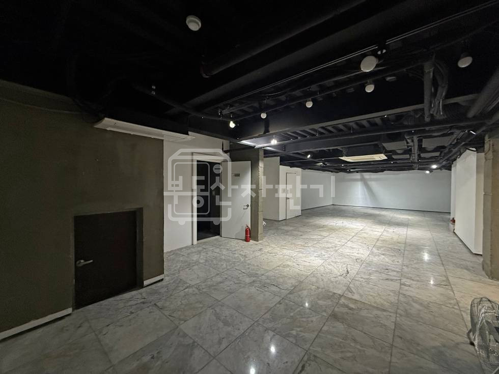 서울 강남구 논현동 무권리, 강남구청역 3분, 초역세권, 지하1층~지하2층 연층임대 월세 매물번호 30752 사진 1