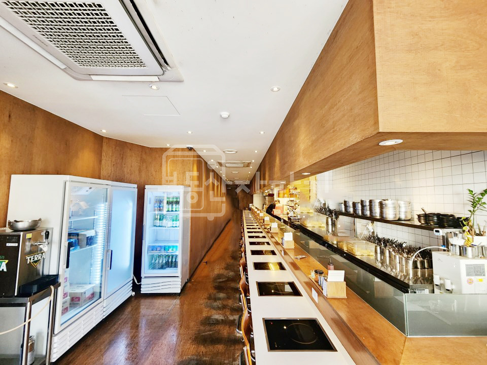 서울 강남구 신사동 세로수길, 신사역 6분, 역세권, 1층 임대 월세 매물번호 33338 사진 1