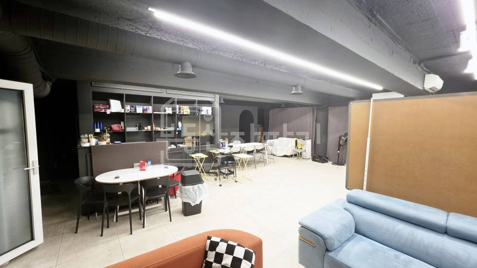 서울 강남구 역삼동 무권리, 역삼역 8분, 코너건물 3층 임대 월세 매물번호 33606 사진 2