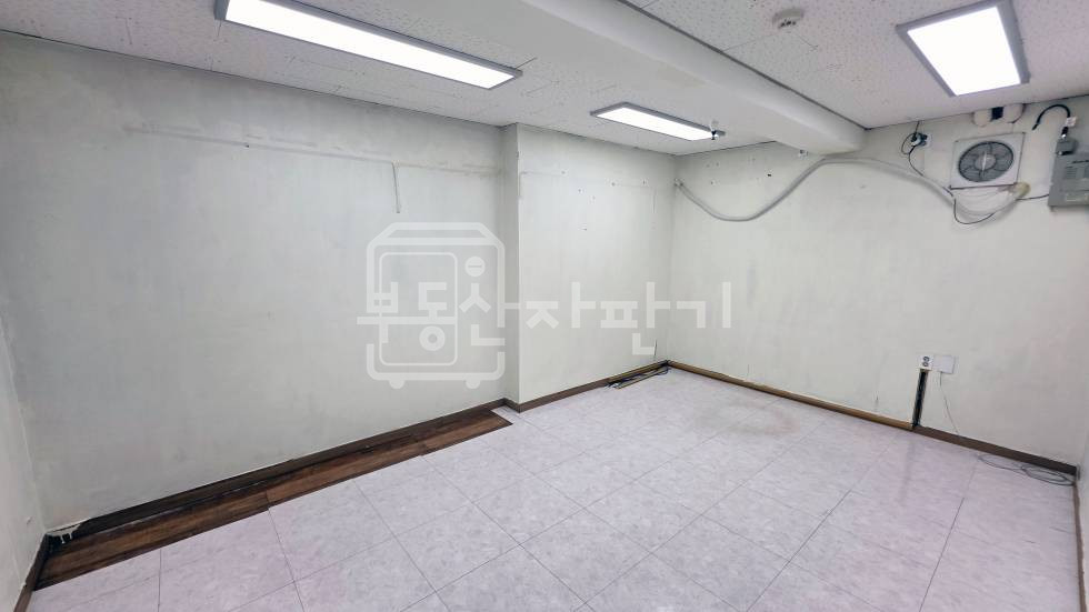 서울 강남구 신사동 무권리, 압구정역 5분, 역세권, 지하1층 임대 월세 매물번호 33647 사진 3