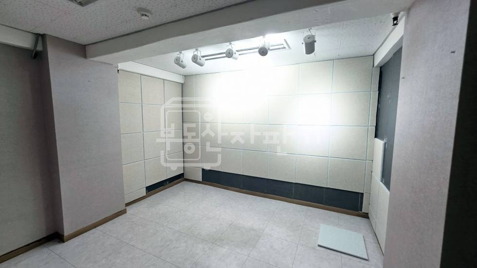 서울 강남구 신사동 무권리, 압구정역 5분, 역세권, 지하1층 임대 월세 매물번호 33647 사진 4