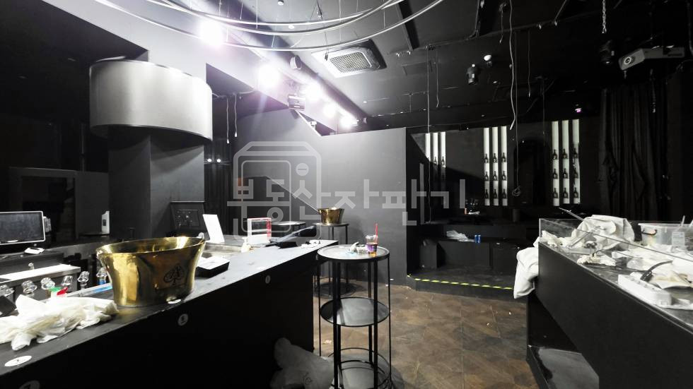 서울 강남구 청담동 무권리, 압구정로데오역 7분, 역세권, 지하1층 임대 월세 매물번호 33654 사진 2