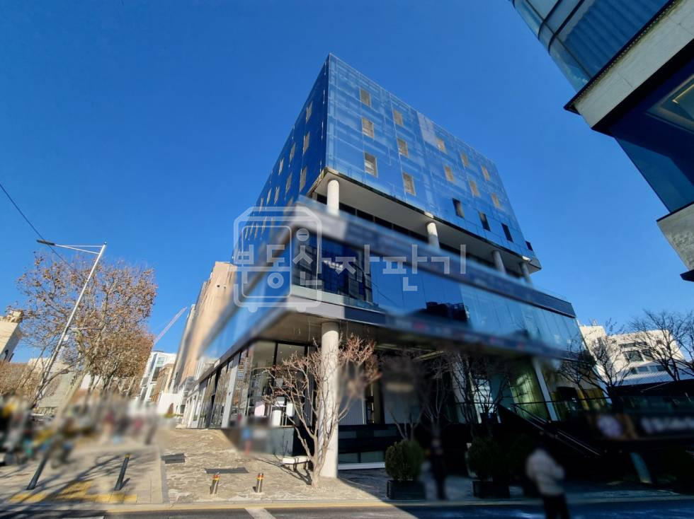 서울 강남구 청담동 무권리, 압구정로데오역 도보 9분, 역세권, 1층 임대 월세 매물번호 33150 사진 1