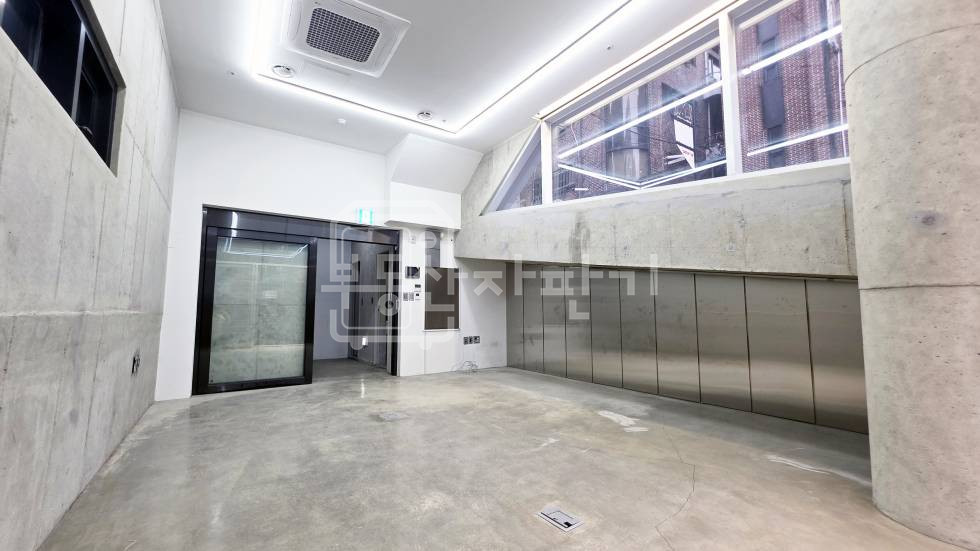서울 강남구 논현동 무권리, 학동역 7분, 을지병원 사거리 인근 지하1층 임대, 높은층고(3.5M) 월세 매물번호 33795 사진 2