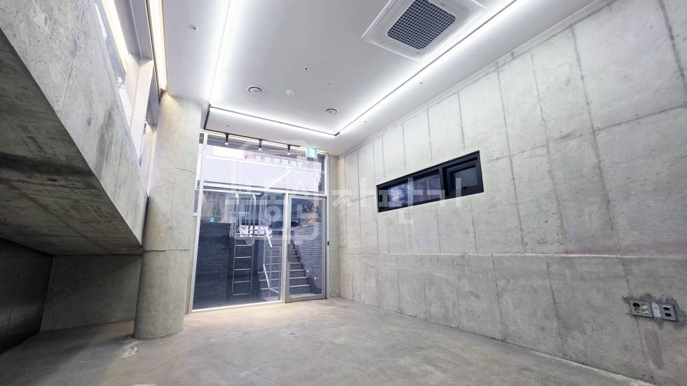 서울 강남구 논현동 무권리, 학동역 7분, 을지병원 사거리 인근 지하1층 임대, 높은층고(3.5M) 월세 매물번호 33795 사진 3