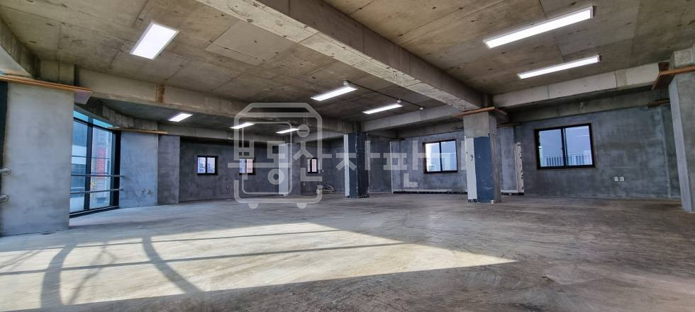 서울 강남구 신사동 무권리 압구정역 도보 6분 코너건물 이면도로, 2층 월세 매물번호 28932 사진 4