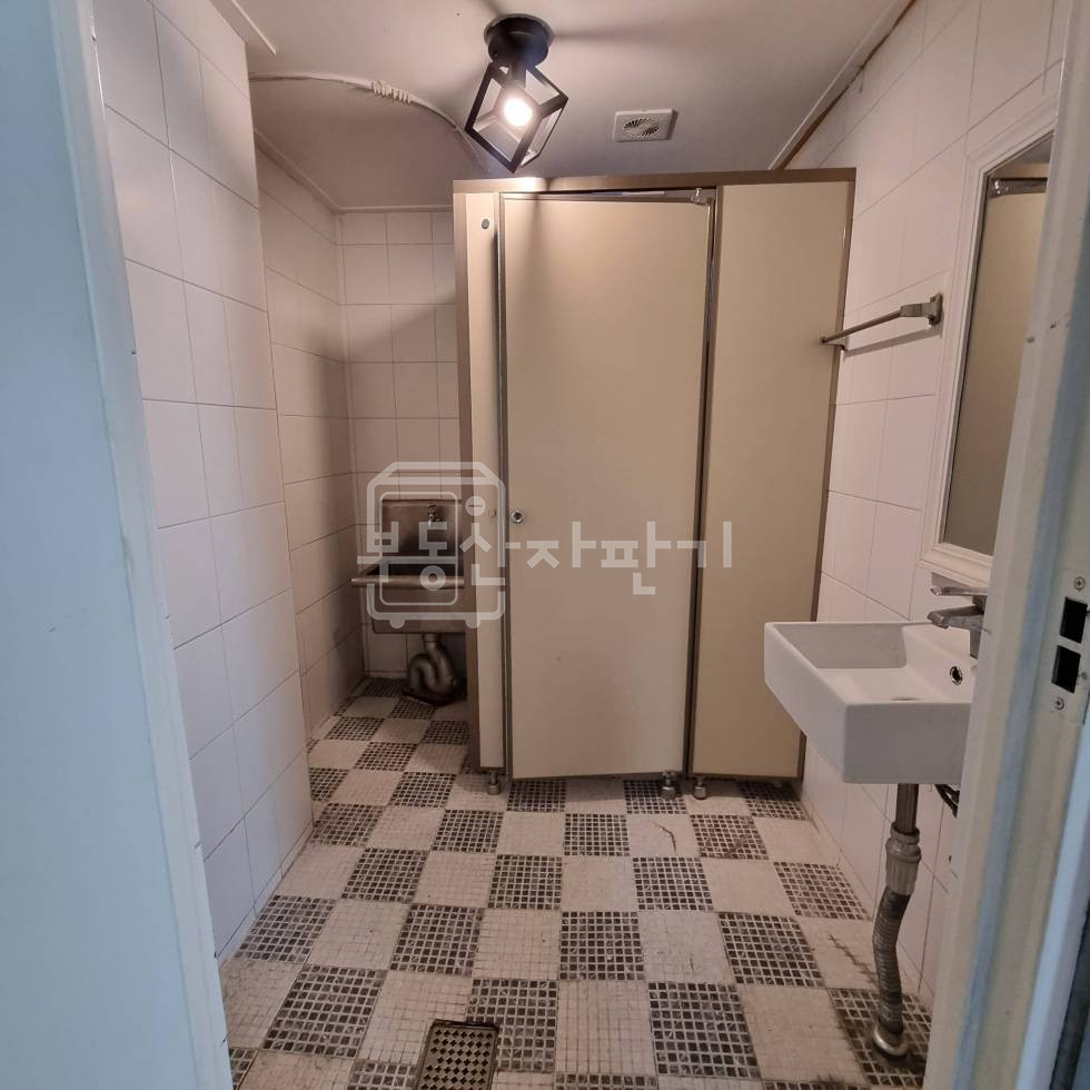 서울 강남구 신사동 무권리 압구정역 도보 6분 코너건물 이면도로, 2층 월세 매물번호 28932 사진 9