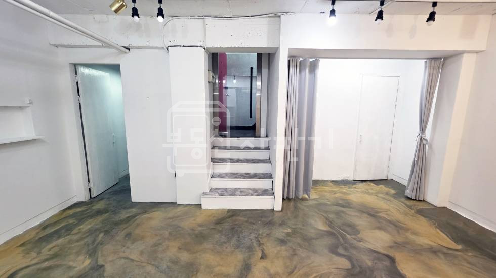 서울 강남구 신사동 무권리, 가로수길 인근, 지하1층 임대 월세 매물번호 33827 사진 1