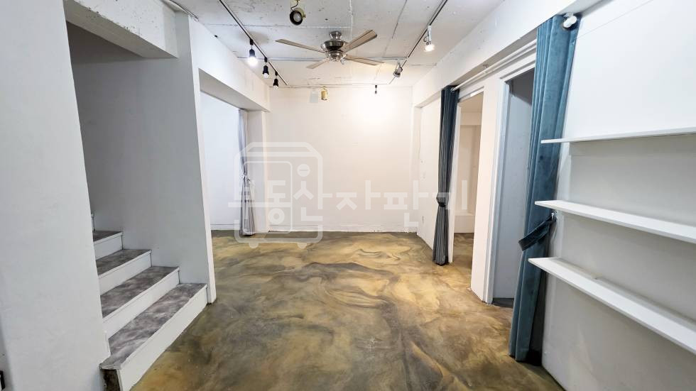 서울 강남구 신사동 무권리, 가로수길 인근, 지하1층 임대 월세 매물번호 33827 사진 2