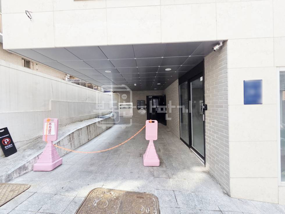 서울 강남구 논현동 무권리, 언주역 3분, 초 역세권, 지하1층 임대 월세 매물번호 33701 사진 3