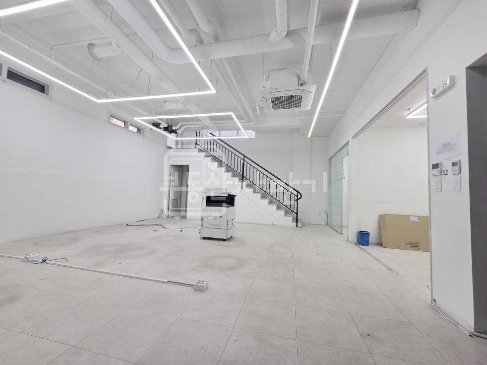 서울 강남구 논현동 무권리, 언주역 3분, 초 역세권, 지하1층 임대 월세 매물번호 33701 사진 5