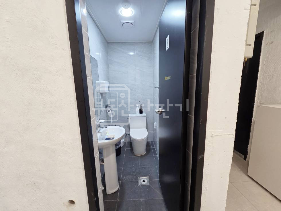 서울 강남구 논현동 무권리, 언주역 3분, 초 역세권, 지하1층 임대 월세 매물번호 33701 사진 11