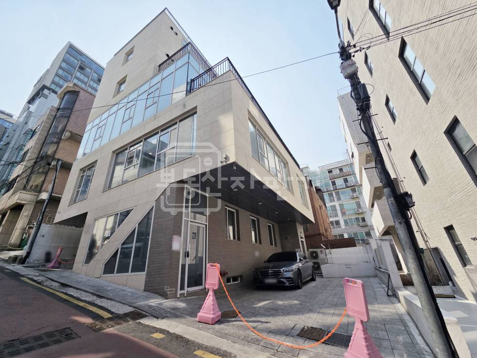서울 강남구 논현동 무권리, 언주역 3분, 초 역세권, 5층 임대 월세 매물번호 33698 사진 2