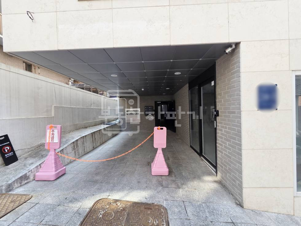서울 강남구 논현동 무권리, 언주역 3분, 초 역세권, 5층 임대 월세 매물번호 33698 사진 3