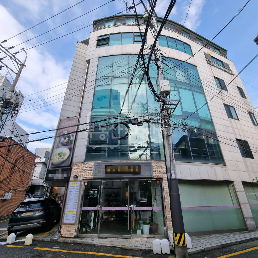 서울 강남구 신사동 무권리 압구정역 도보 6분 코너건물 이면도로 지하1층 층고4M이상 월세 매물번호 33902 사진 1