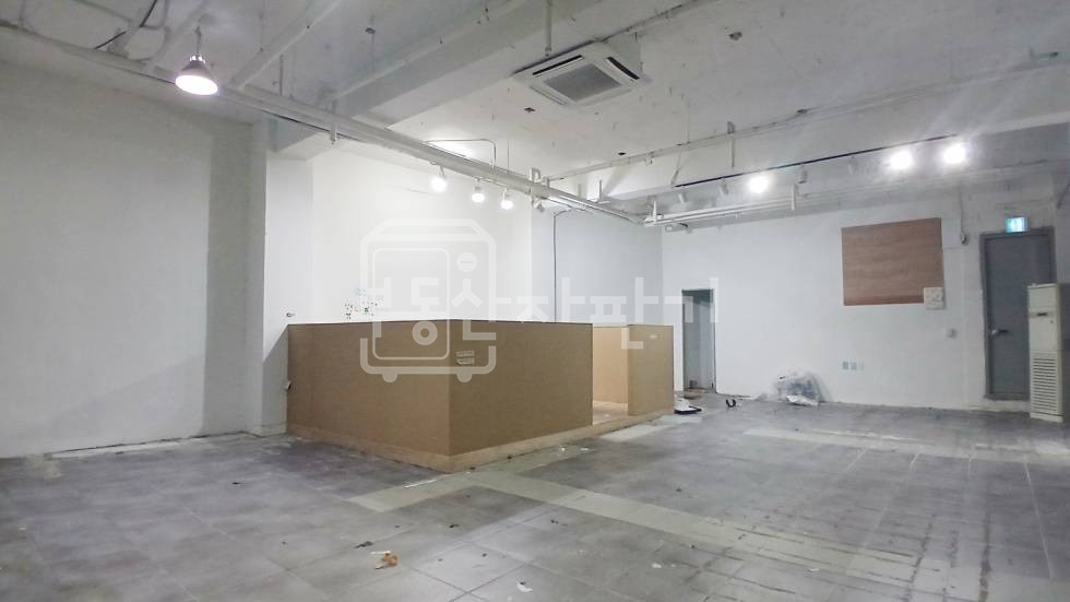 서울 강남구 신사동 무권리 압구정역 도보 6분 코너건물 이면도로 지하1층 층고4M이상 월세 매물번호 33902 사진 3