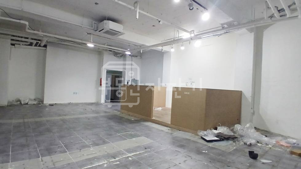 서울 강남구 신사동 무권리 압구정역 도보 6분 코너건물 이면도로 지하1층 층고4M이상 월세 매물번호 33902 사진 5