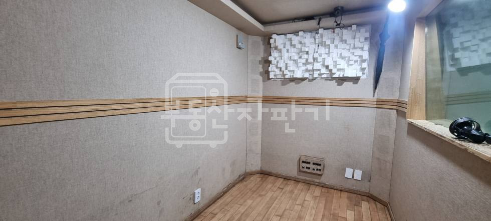 서울 강남구 신사동 무권리 압구정역 도보 9분 이면도로, 지하 1층 음악연습실 인테리어 무권리 월세 매물번호 27508 사진 1