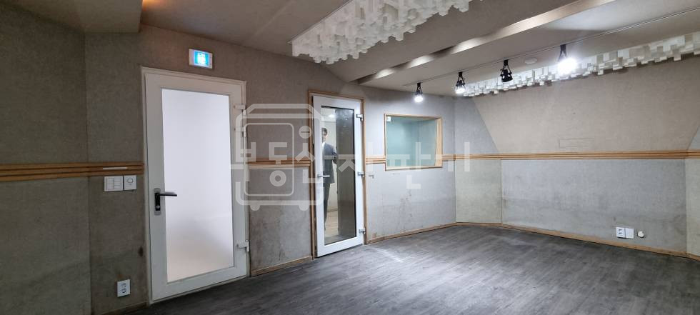 서울 강남구 신사동 무권리 압구정역 도보 9분 이면도로, 지하 1층 음악연습실 인테리어 무권리 월세 매물번호 27508 사진 4
