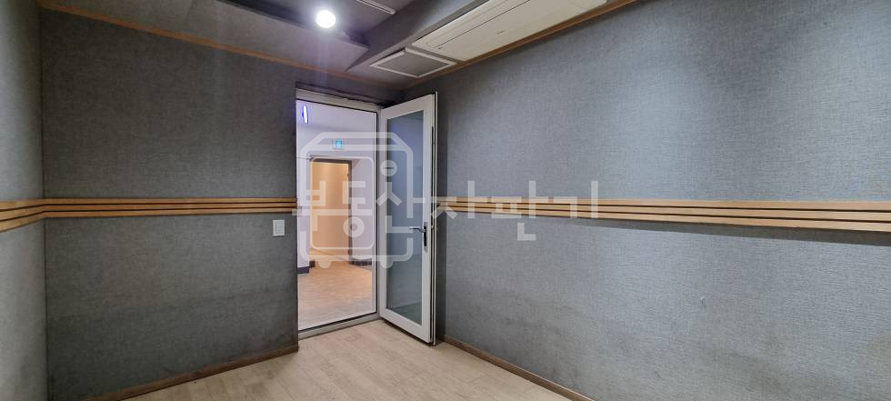 서울 강남구 신사동 무권리 압구정역 도보 9분 이면도로, 지하 1층 음악연습실 인테리어 무권리 월세 매물번호 27508 사진 5