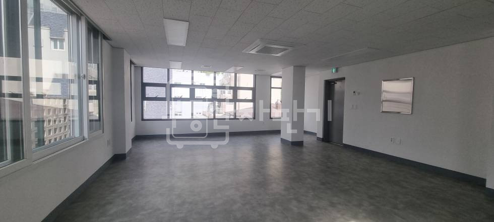 서울 강남구 신사동 압구정역 도보 8분 이면도로, 4층 신축 첫 입주 월세 매물번호 29051 사진 3