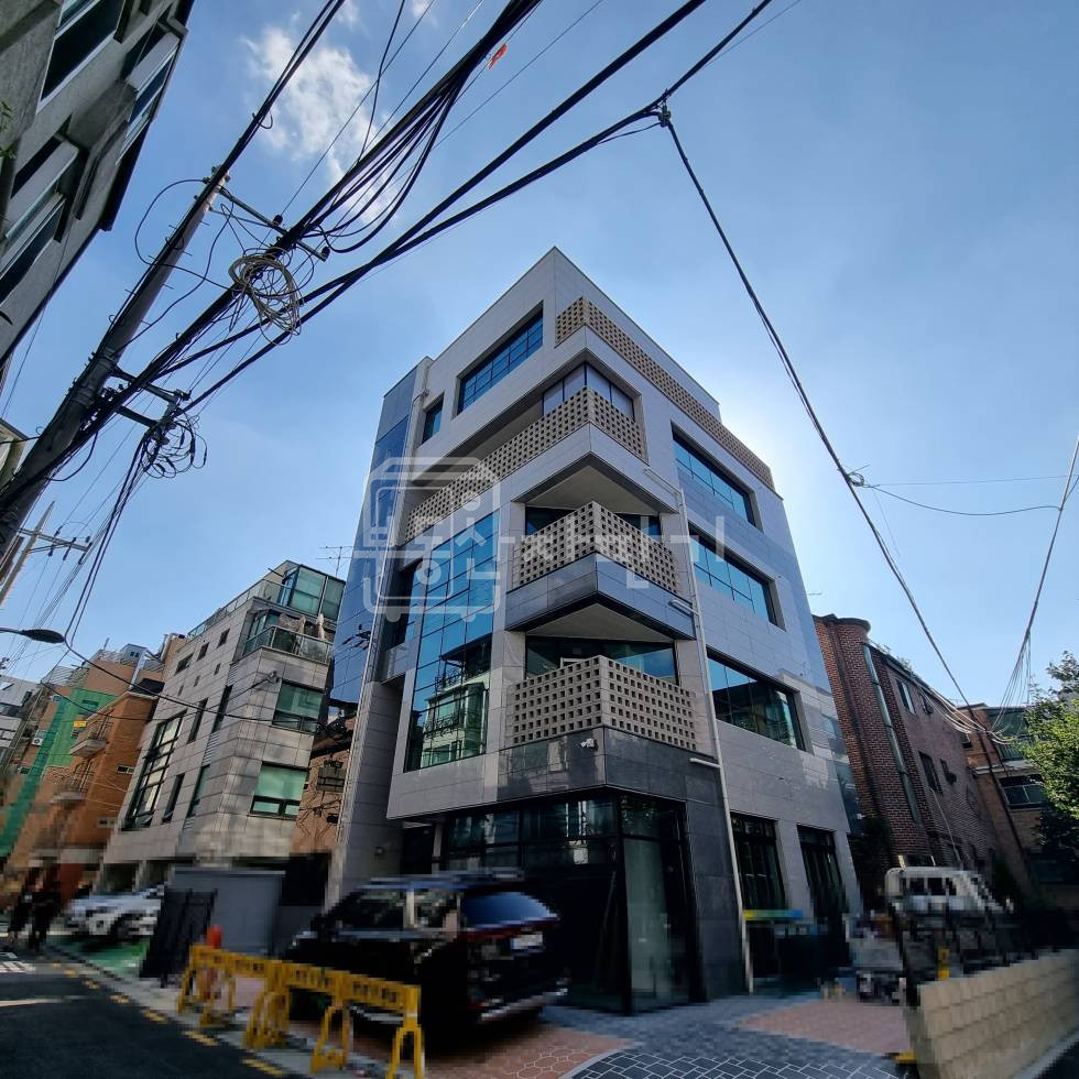 서울 강남구 신사동 압구정역 도보 8분 이면도로, 5층 신축 첫 입주 월세 매물번호 29050 사진 1