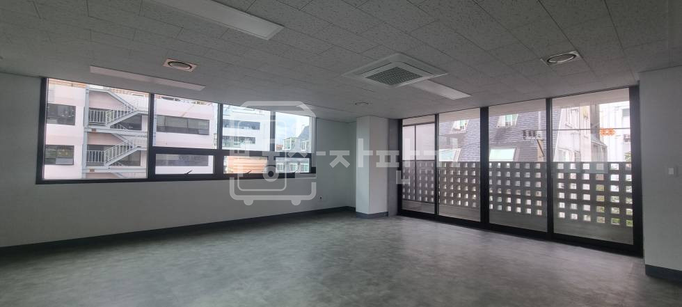 서울 강남구 신사동 압구정역 도보 8분 이면도로, 2층 신축 첫 입주 월세 매물번호 29053 사진 3