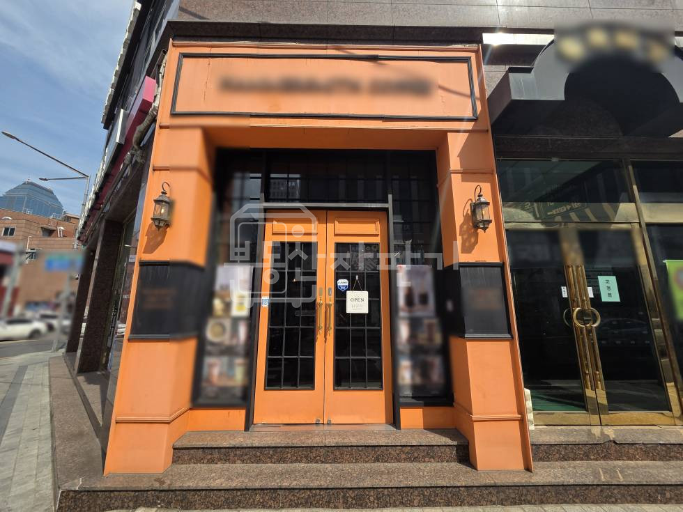 서울 강남구 역삼동 강남역 도보 9분, 역삼초교사거리 인근, 코너건물 1층 임대 월세 매물번호 33895 사진 1