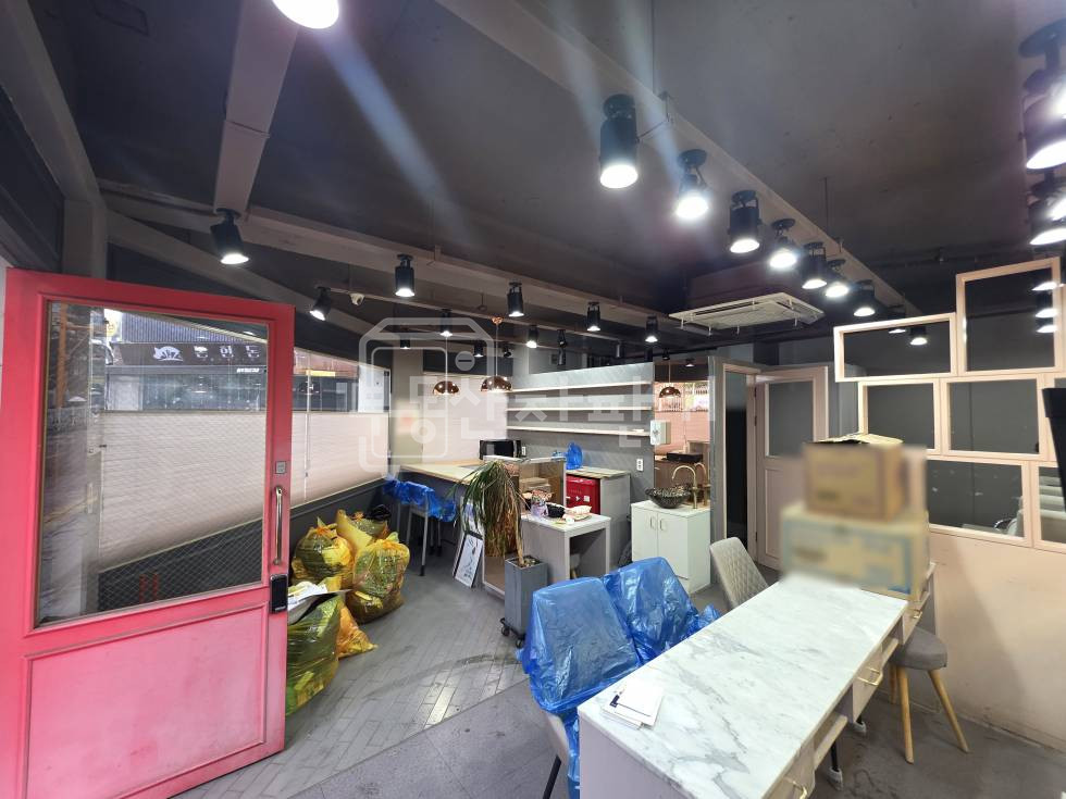 서울 강남구 논현동 무권리, 논현역 7분, 역세권, 1층 임대 월세 매물번호 33297 사진 3