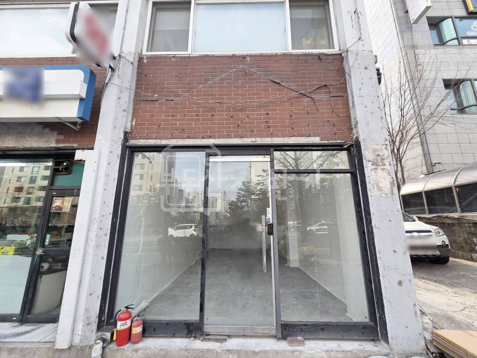 서울 강남구 역삼동 코너건물, 대로변, 개나리아파트 사거리 인근, 1층임대 월세 매물번호 33906 사진 1